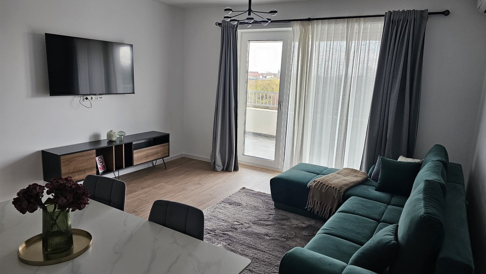 Living apartament cu 3 camere Class Park